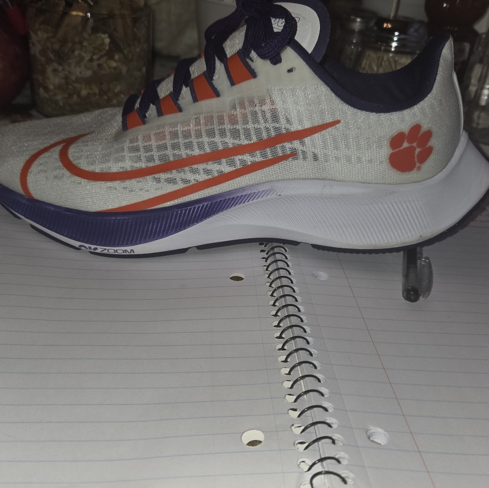 Shoes - Picture 2 of 10